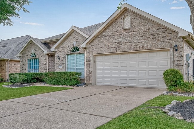 Building Photo - 3322 E Cedar Hollow Dr