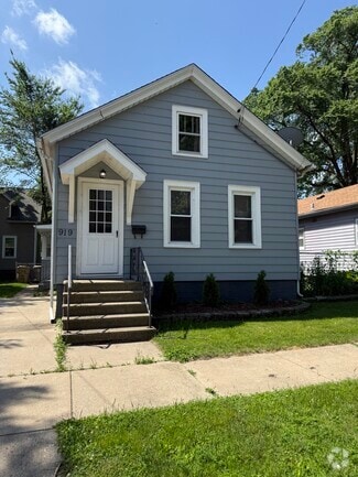 Building Photo - 919 46th St