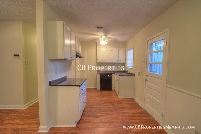 Building Photo - 1491 Mink St