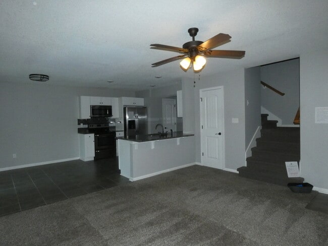 Foto del edificio - Beautiful Town Home!