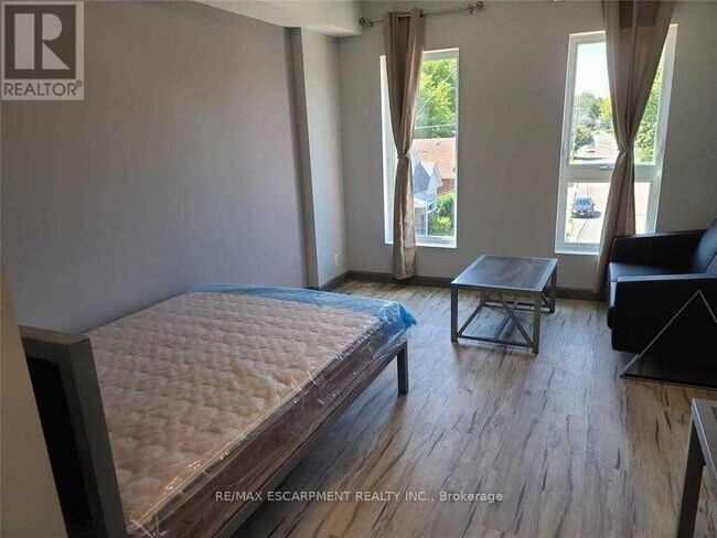 Photo du bâtiment - 77 Leland St