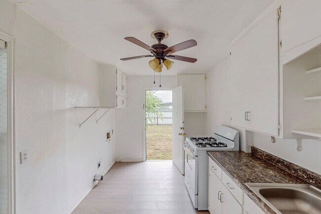 Foto del edificio - ****$500 OFF FIRST FULL MONTHS RENT WITH MOVE IN ON OR BEFORE 1-10-2026****