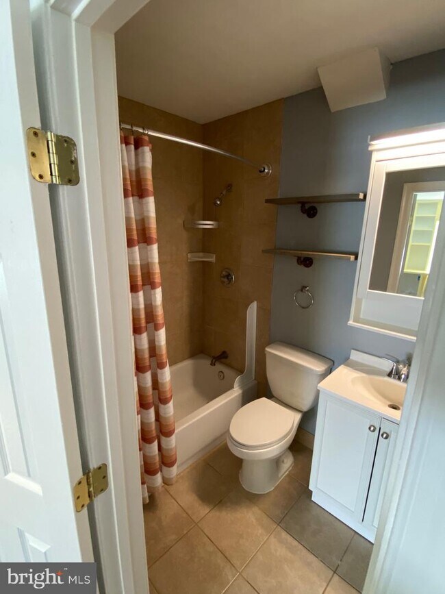 Foto del edificio - 18910 White Oak Dr