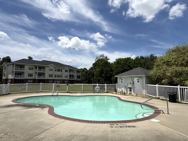 Foto del edificio - 9113 Meadow Vista Rd