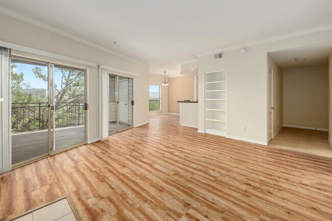 Foto del edificio - 6000 Shepherd Mountain Cove