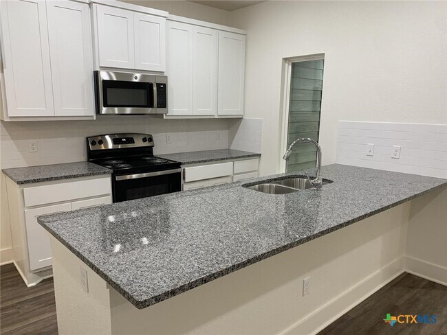 Building Photo - 1858 Royal Loop