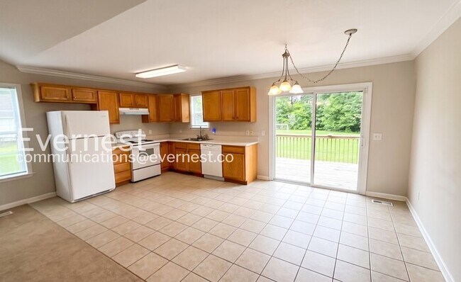 Foto del edificio - Spacious 3-Bedroom Home in a Prime Location / Pet-Friendly / Available Now!