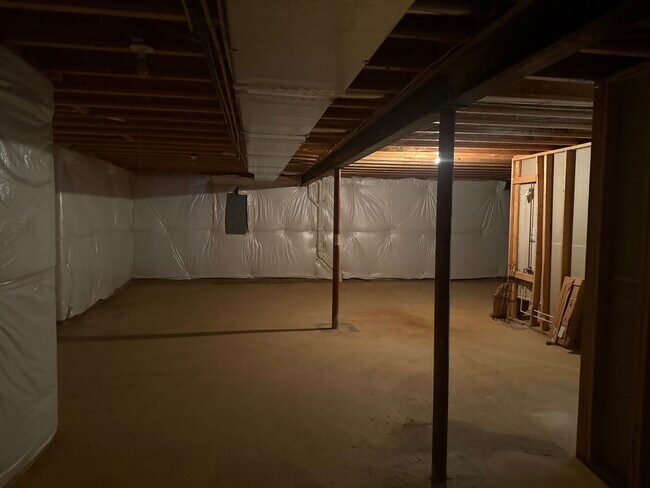 Building Photo - 638 Hunters Rd