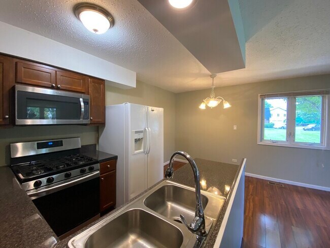 Building Photo - 950 Inverrary Ln