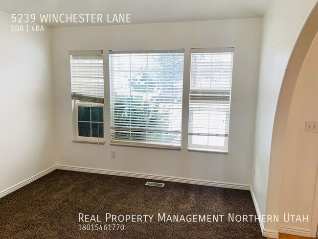 Building Photo - SPACIOUS 5 BEDROOM 3 1/2  BATH OGDEN HOME