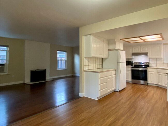Foto del edificio - Spacious 3 Bedroom 2 Bath Home in Desirabl...