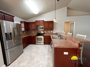 Building Photo - 105 Bronze Cir