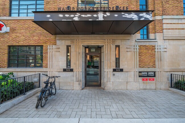 Photo du bâtiment - 505 Richmond St W