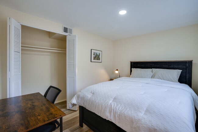 Foto del edificio - 14220 Fallbrook Ln