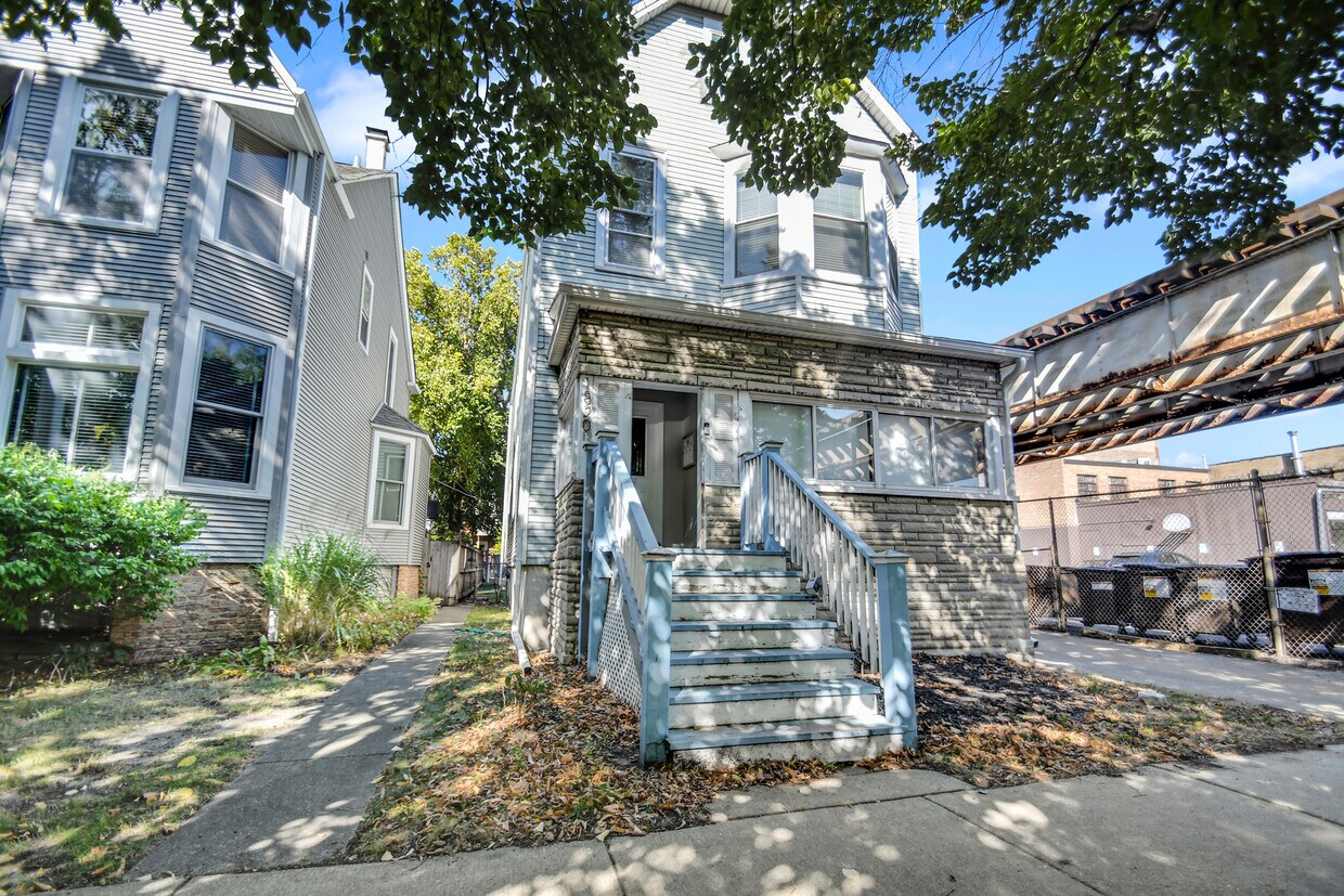 Primary Photo - 1820 W Belle Plaine Ave
