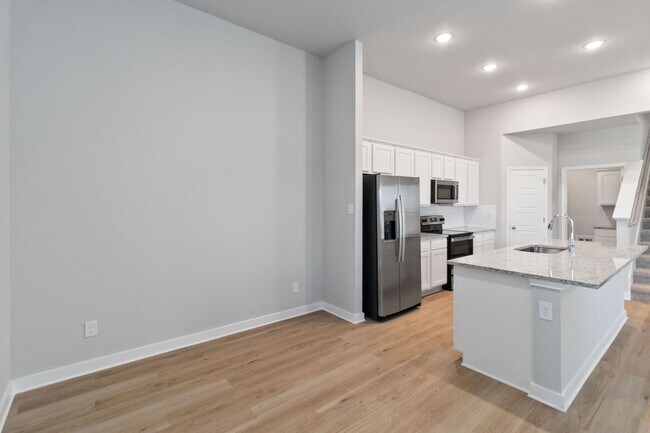 Building Photo - Stunning 4x2.5 Luxury Duplex in Buda, TX!