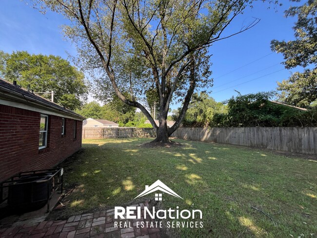 Foto del edificio - INCREDIBLE VALUE! 3BR/1.5BA Memphis Home | Brick Fireplace | Fenced Yard!
