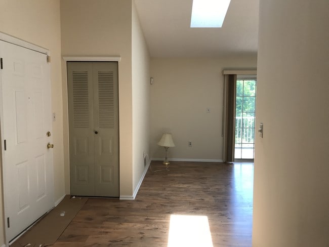 Leaving Room - 29 Amberly Ct