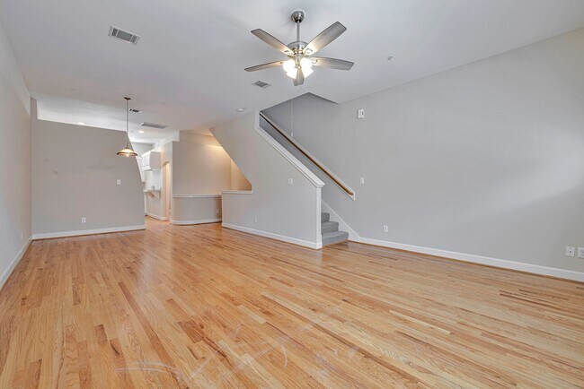 Building Photo - Modern Living Inside the Loop: Spacious, S...