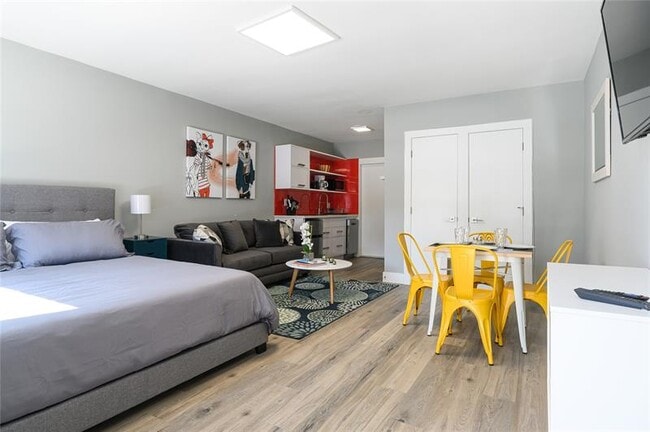 Foto del edificio - 1020 N Victoria Park Rd