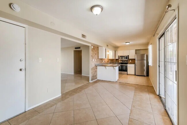 Foto del edificio - 3154 N 64th Dr