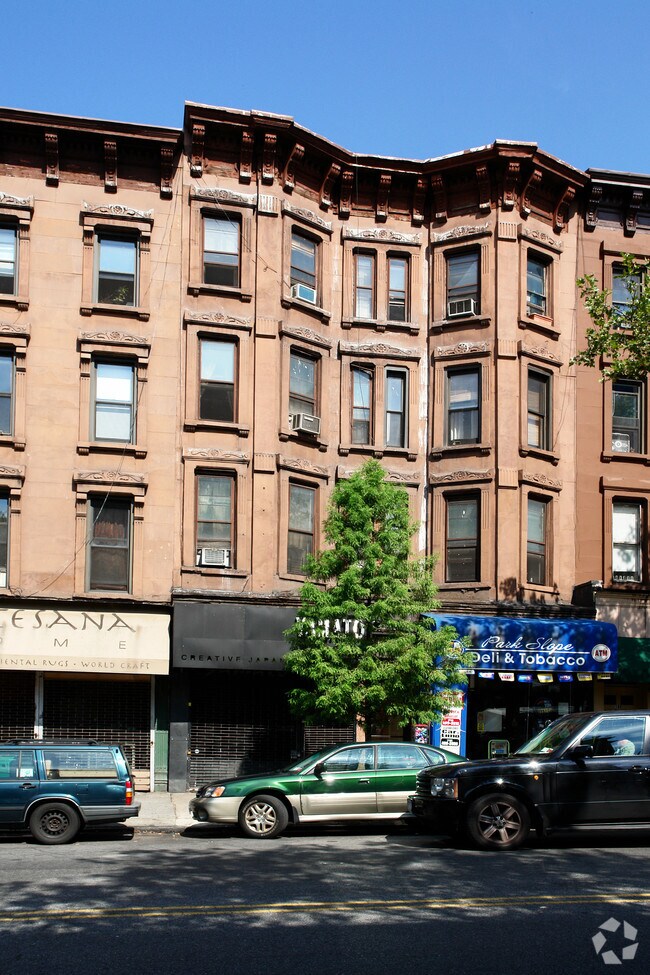 Building Photo - 168 7th Ave