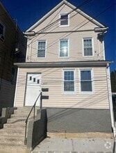 Building Photo - 327 Lockwood Ave