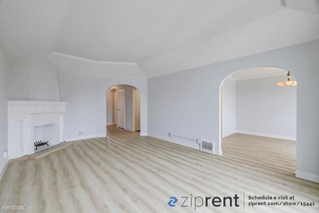 Foto del edificio - 2 br, 1.5 bath Townhome - 1631 35th Ave, S...