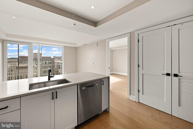 Foto del edificio - 925 N Fairfax St