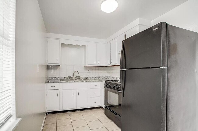 Foto del edificio - 4504-4506 N Jackson Ave