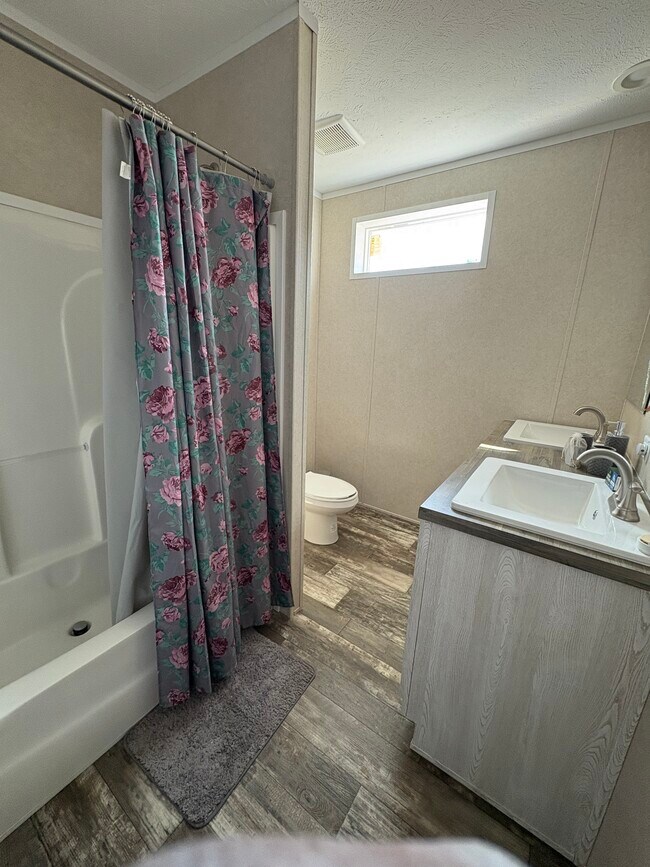 Foto del edificio - 8236 Camden Rd