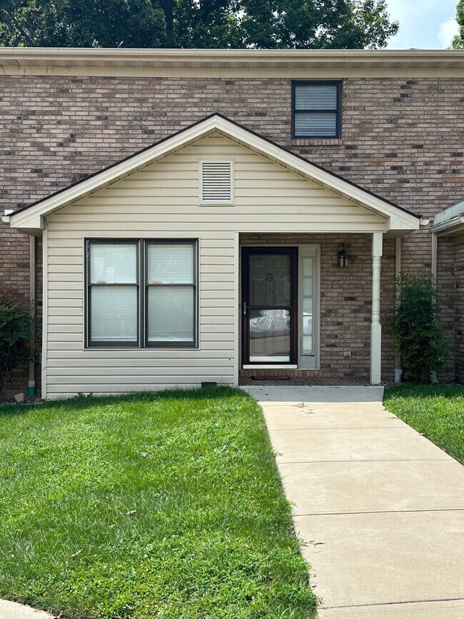 Foto del edificio - 3505 Lakeside Ct