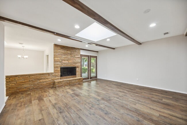 Building Photo - 1725 Northcrest Dr