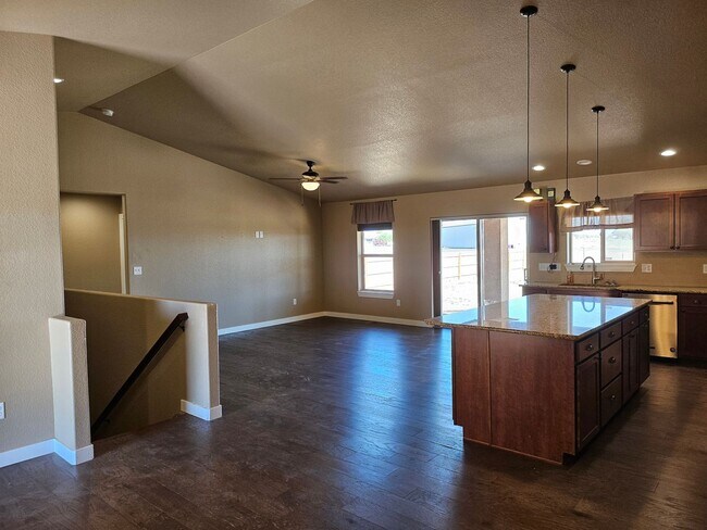 Foto del edificio - ALL PROSPECTIVE TENANTS MUST SUBMIT A $58 ...