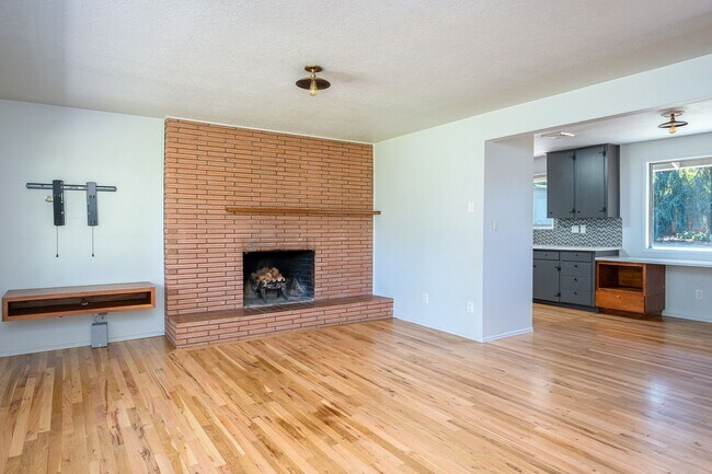 Foto del edificio - Charming Mid-Century Home in Lake Oswego School District