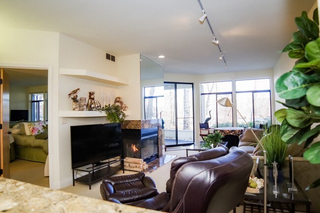 Foto del edificio - 946 E Riverpark Ln
