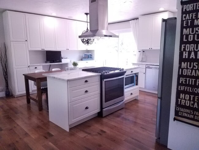 Building Photo - 9037 Bonnet Dr