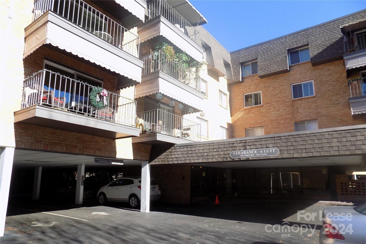 Foto principal - 1323 Queens Rd