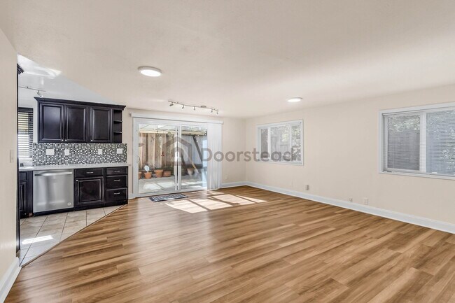 Foto del edificio - 915 Farley St