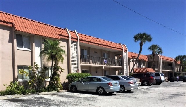 Foto principal - 2430 Harn Blvd