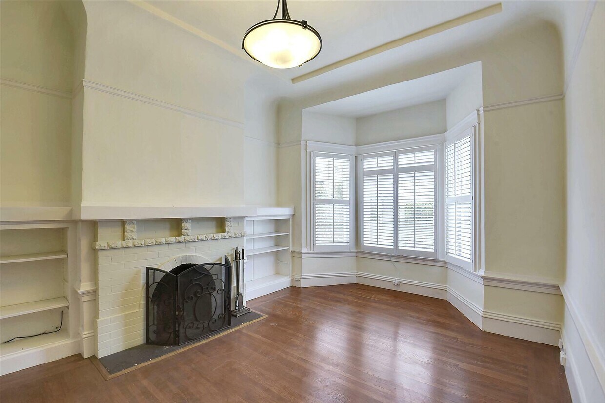 Primary Photo - 2046 Baker St
