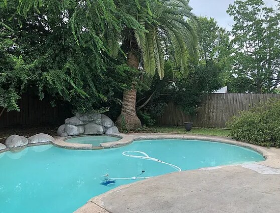 Foto del edificio - 9540 Northmeadow Dr