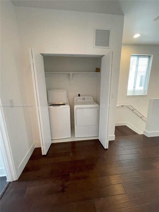 Foto del edificio - 2621 NE 212th Terrace