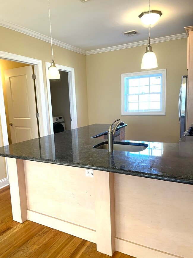 Building Photo - 734 County Ave