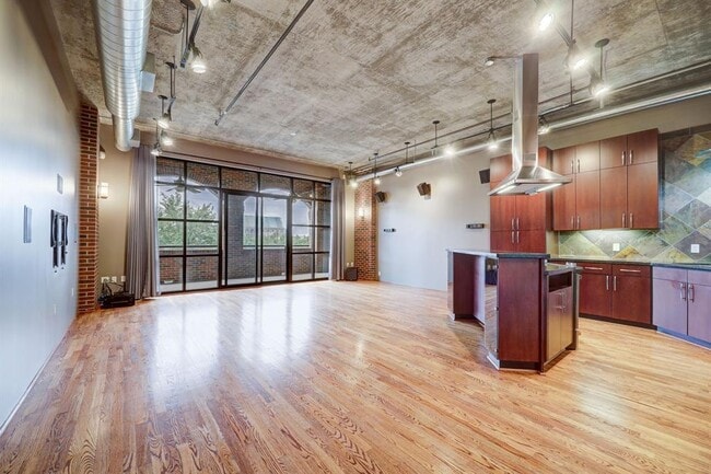 Building Photo - 505 Bastrop St