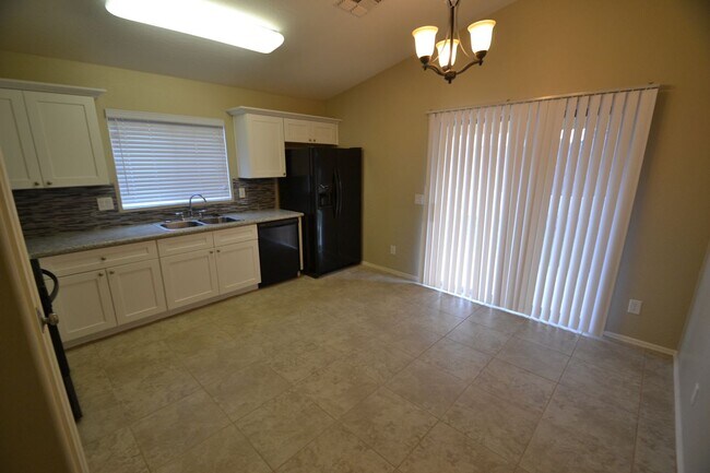 Foto del edificio - 2365 W Camp River Rd