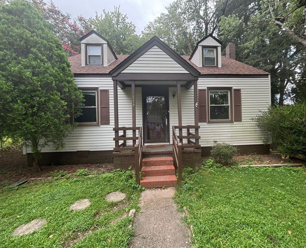 Foto principal - Charming 3 Bedroom 1 Bathroom Cape Cod Loc...