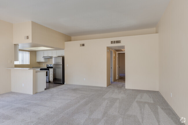 2BR, 1.5BA - 1,007SF - Living Room/Kitchen - Copper Point