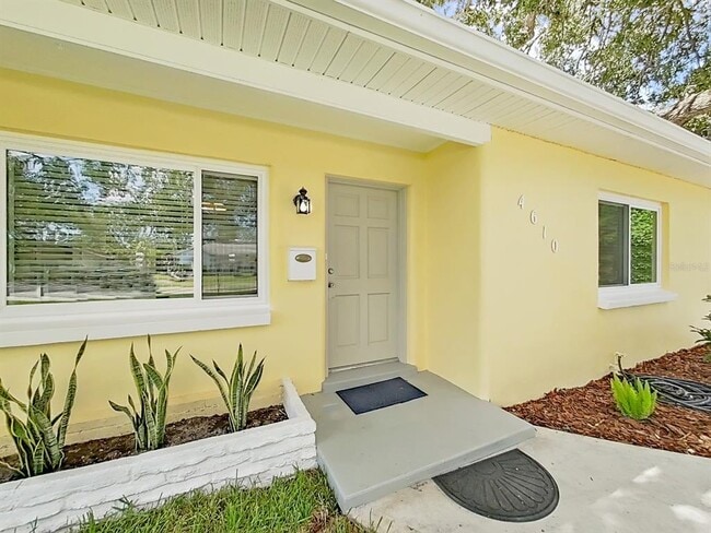 Building Photo - 4610 W Bay Villa Ave