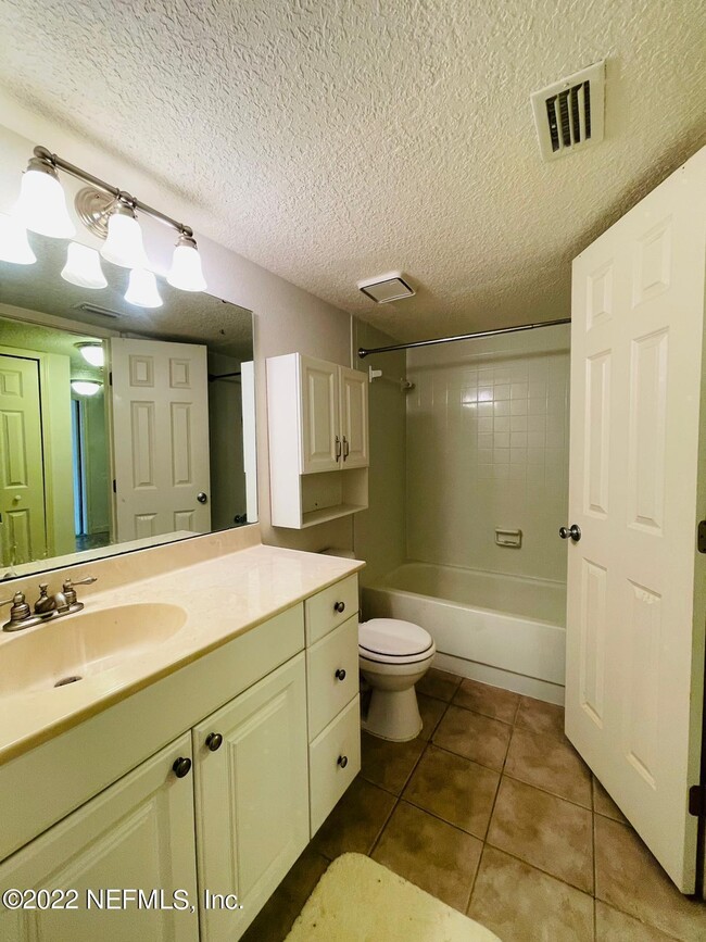 Building Photo - 1800 Park Ave